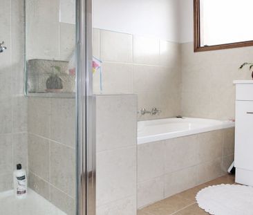 THREE BEDROOMS IN FANTASTIC LOCATION - Photo 4