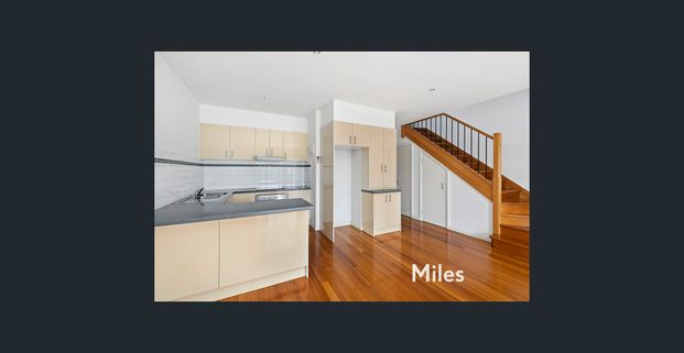 DOUBLE STOREY APARTMENT IN A SUPERB LOCATION - Photo 1