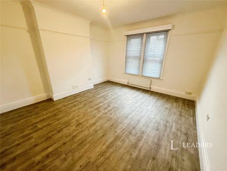 3 bedroom semi-detached house to rent - Photo 3