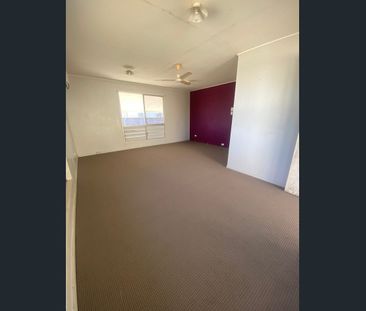 3-Bedroom Home in Quiet Location – Large Yard - Photo 2