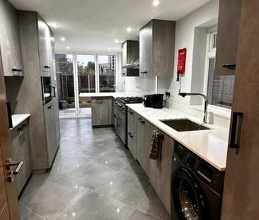 Room in a Shared House, Waldo Road, NW10 - Photo 3