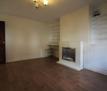 2 bedroom end of terrace house to rent - Photo 3