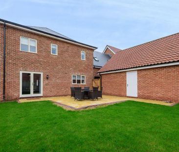 4 bedroom link detached house to rent - Photo 4