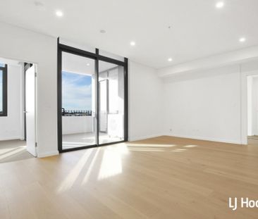 Top Floor Apartment - Great Location! - Photo 3