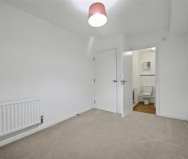 2 bedroom ground floor flat to rent - Photo 1