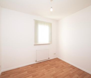 Bright two bedroom, unfurnished, first floor apartment with one all... - Photo 6