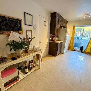 4½ à Louer – Thermopompe, Internet Et Câ - Photo 3