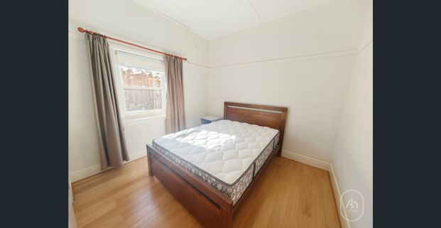 Spacious Family Home in a Prime Box Hill Location (Partly Furnished) - Photo 1