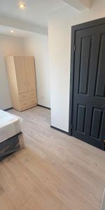 Raymond Crescent , Guildford, GU2 - Photo 4