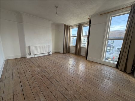 3 bedroom house to rent Ham Road, Worthing, BN11 - Photo 2