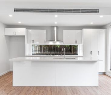 2/14 Centre Dandenong Road, Cheltenham VIC 3192 - Townhouse For Ren... - Photo 4
