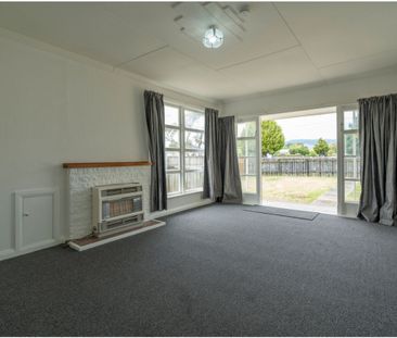 Great 3 bedroom home on Queenwood - Photo 1