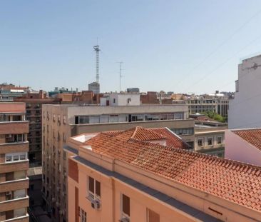 1-bedroom apartment for rent in Almagro, all bills included. - Photo 3