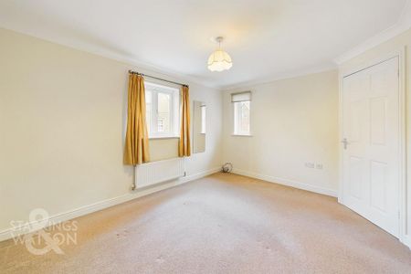 4 bedroom detached house to rent - Photo 4