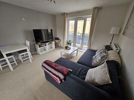 2 bedroom flat to rent - Photo 2