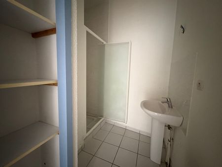 Location Appartement 3 pièces 69m² MONTROND LES BAINS 42210 - Photo 4