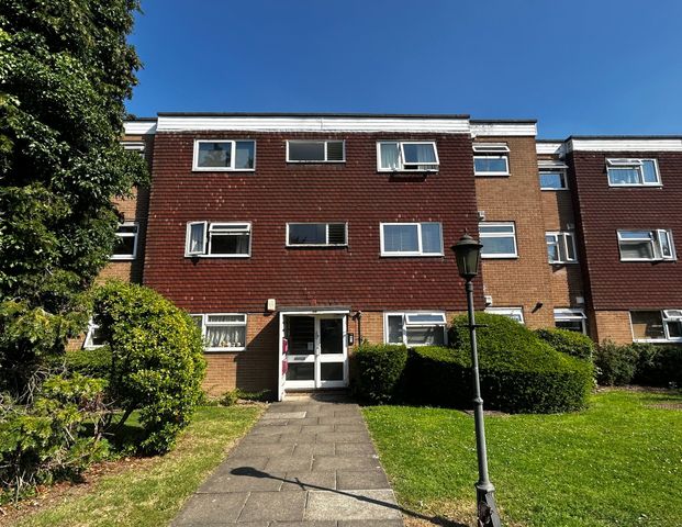 2 bed flat to rent in Tithe Court, Slough, SL3 - Photo 1