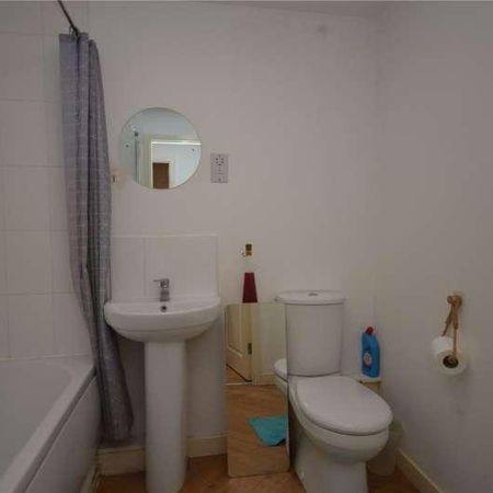 Harding House, Swindon, Wiltshire, SN1 - Photo 4