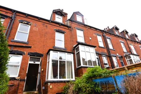 2 bedroom House in Brudenell Street, Leeds - Photo 2