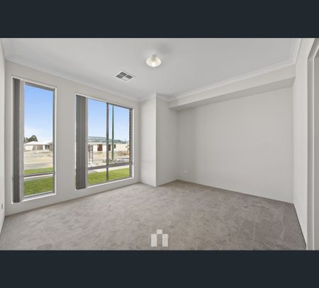 4 Pepperbush Crescent, Piara Waters, WA 6112 - Photo 2