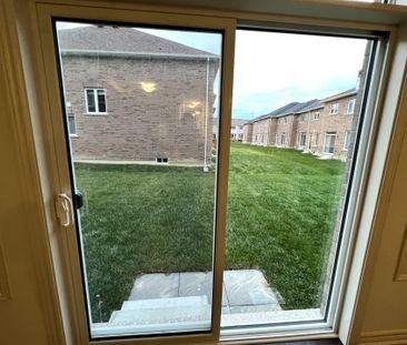 For Lease - 38 Donald Stewart Road, Brampton, Ontario - Photo 4