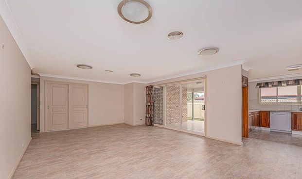 Large & Spacious Home - Photo 1