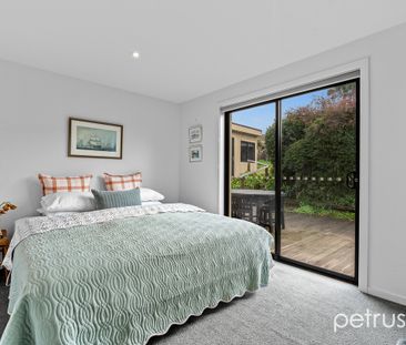 Bellerive Beauty on Clarence Street - Photo 3