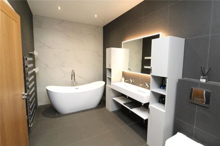 3 bedroom apartment to rent - Photo 3