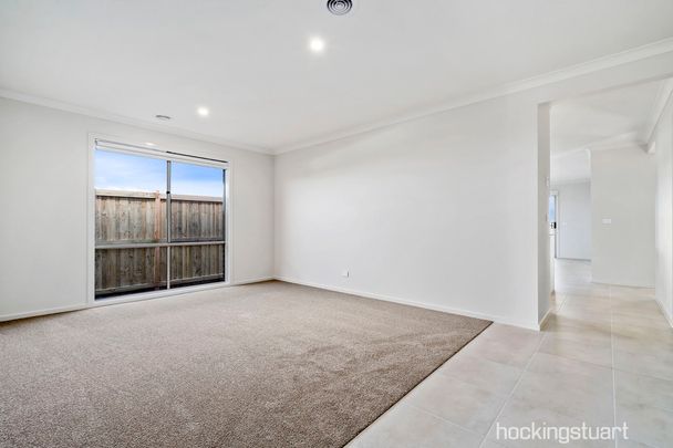 21 Hutchison Road, Mambourin. - Photo 1