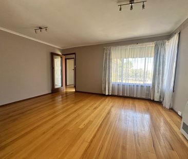 “Spacious & Convenient Family Home – Walk to School” - Photo 1