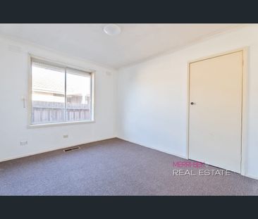 33 Cambridge Way, Campbellfield, Vic 3061 - Photo 3
