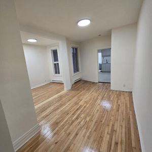 4 1/2 a louer Rosemont avec balcon et cour arrière - Photo 2