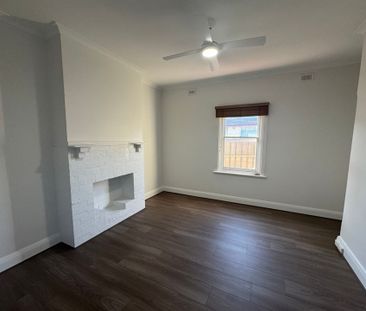 Spacious 4-Bedroom Character Bungalow in Prime Coastal Location - Photo 5