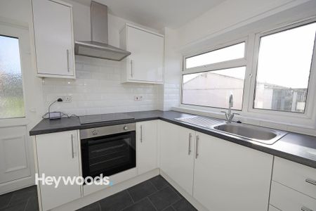 3 bedroom semi-detached house to rent - Photo 3