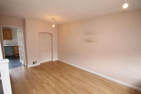 2 bedroom Terraced House to let - Photo 5