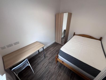 1 bedroom in a house share to rent - Photo 5