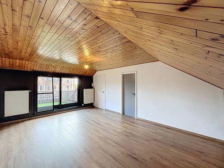 Ruim duplex-appartement met 3 slaapkamers in centrum Dilbeek - Photo 2