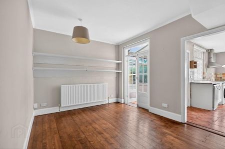 4 Eastleigh Drive, Ballyhackamore, Belfast, BT4 3DX - Photo 2