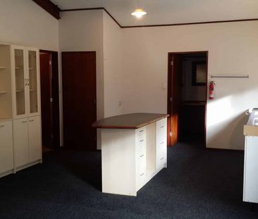 Large one bedroom flat - Photo 3