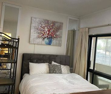 Modern 1 bedroom Flat in Tranquil Greenhithe - Photo 2