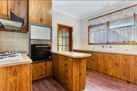 Convenient Inner West Location - Photo 4