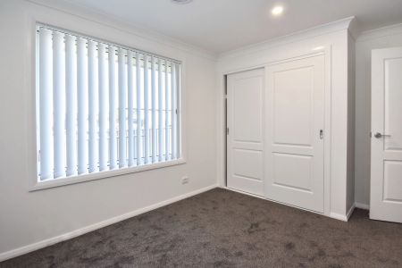 16 Blue Bell Way, Orange. - Photo 2