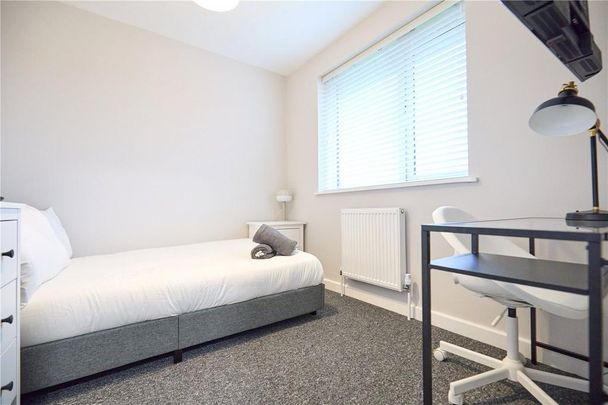 6 bedroom end of terrace house to rent - Photo 1