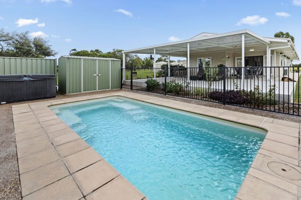 Stunning Semi-Rural 3-Bedroom Home with Pool&comma; Solar&comma; and More&excl; - Photo 1