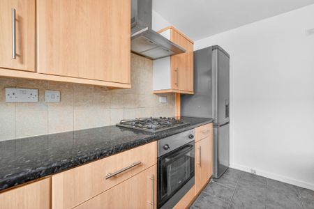 Price £1,950 pcm - Available 21/03/2026 - Unfurnished - Photo 5