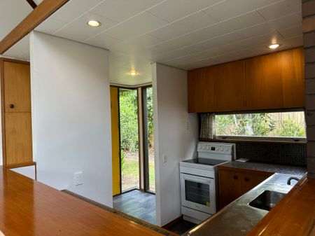 Character 1 bedroom townhouse - Photo 2