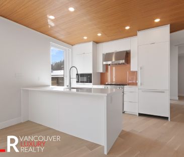 Condo in West Vancouver, BC - Photo 3