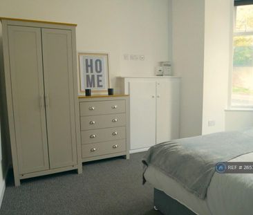 1 bedroom in a house share to rent - Photo 2