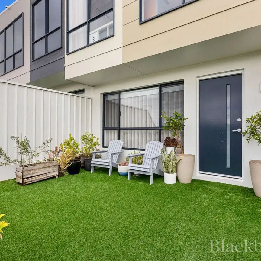 “Convenient, Coastal & Comfortable in Clarkson” - Photo 1