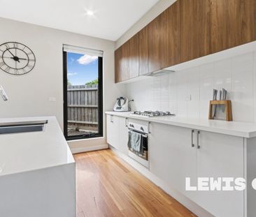 Modern Townhouse in Prime Location! - Photo 6